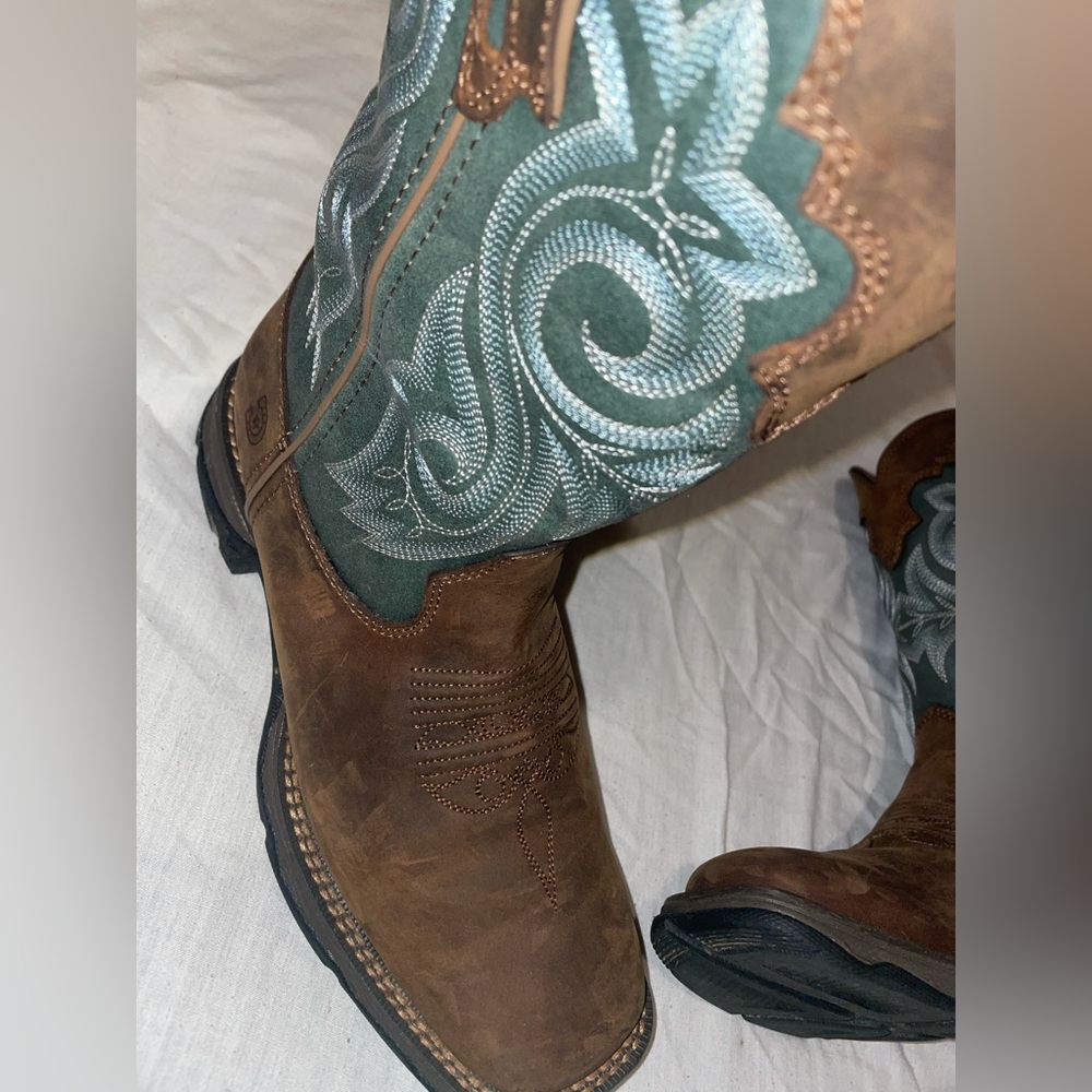 Womans Durango cowgirl boots. SIZE 6